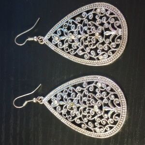 Elegant Silver Filigree Teardrop Earrings‎